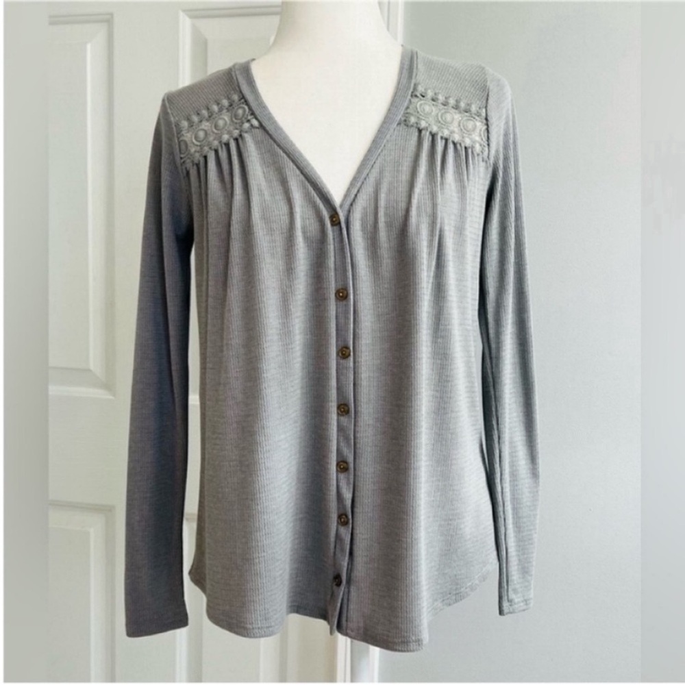 Francesca's Collection Gray Button-Up Blouse Size XS